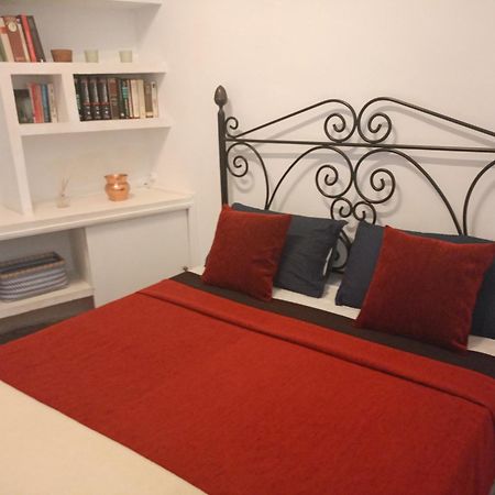 Small Stylish Room With Comfortable Queen-Size Bed In Very Large, Beautifully Decorated Shared Flat In The Historic Centre Of 말라가 외부 사진